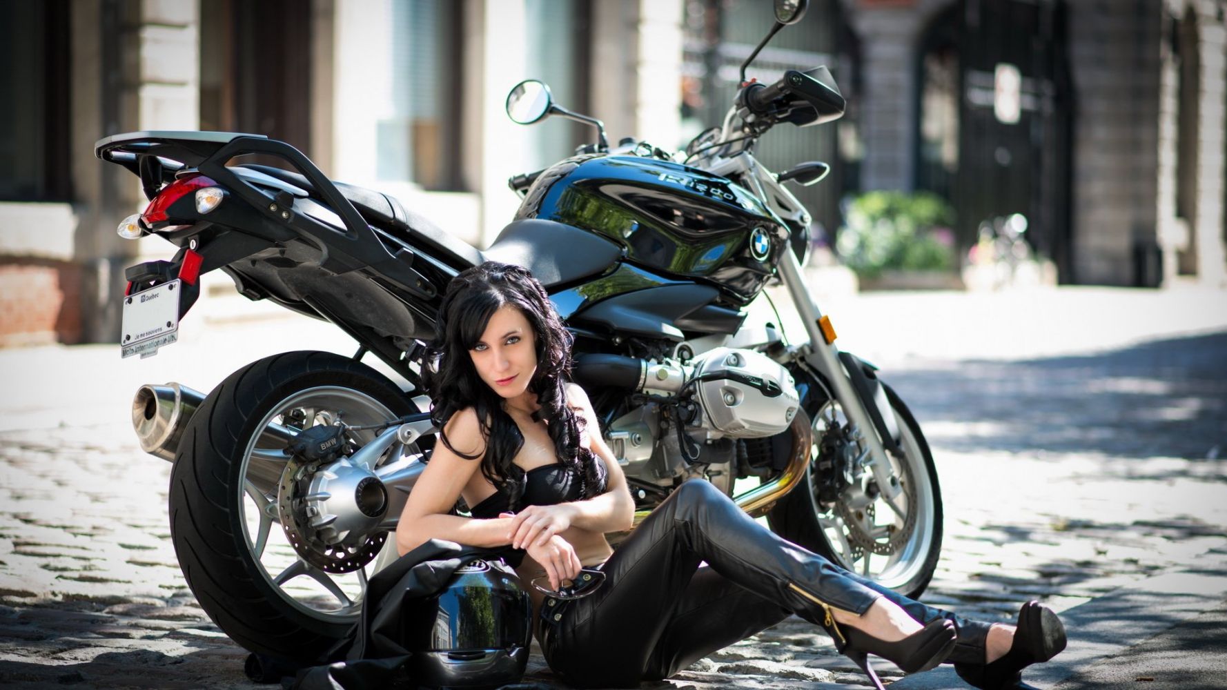 European women on bikes in Sorokaba