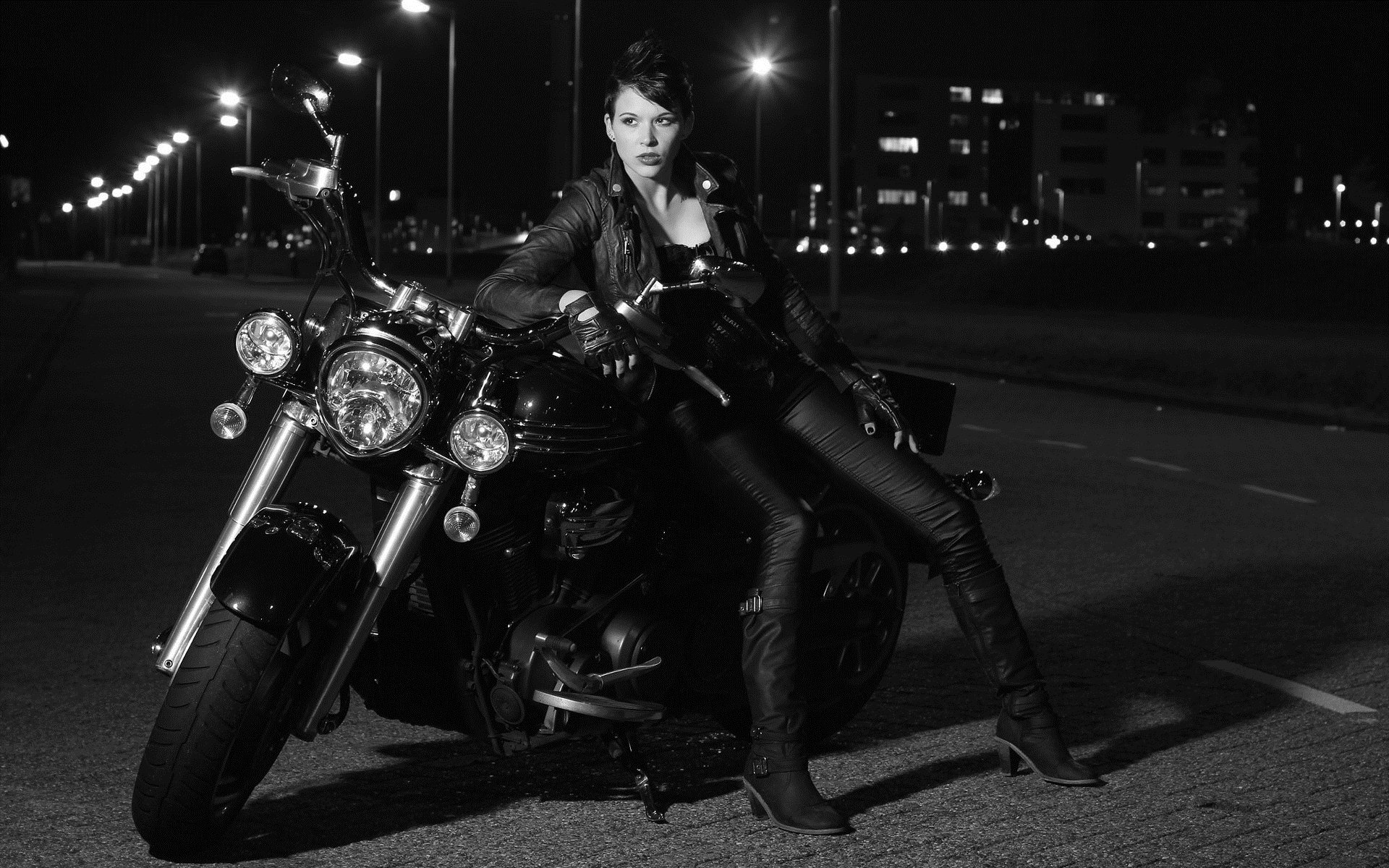 Photo Beautiful girls and motorcycles in Sorokaba