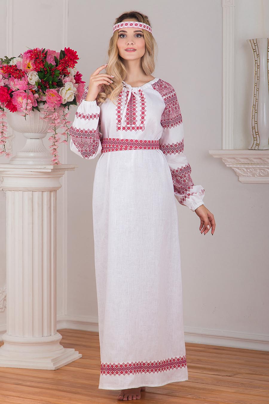 Women in Slavic costumes in Sorokaba