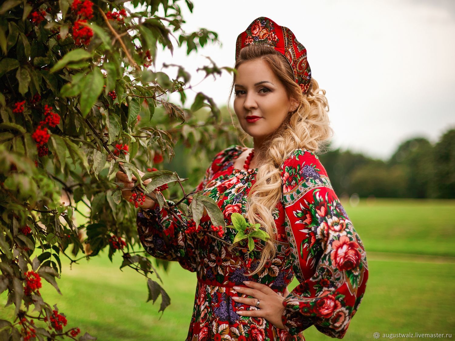 Women in Slavic costumes in Sorokaba