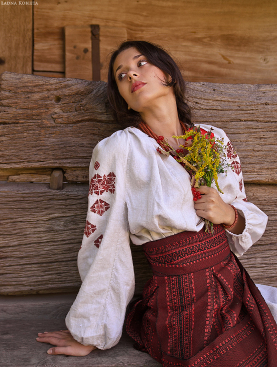 Girls in Slavic costumes in Sorokaba