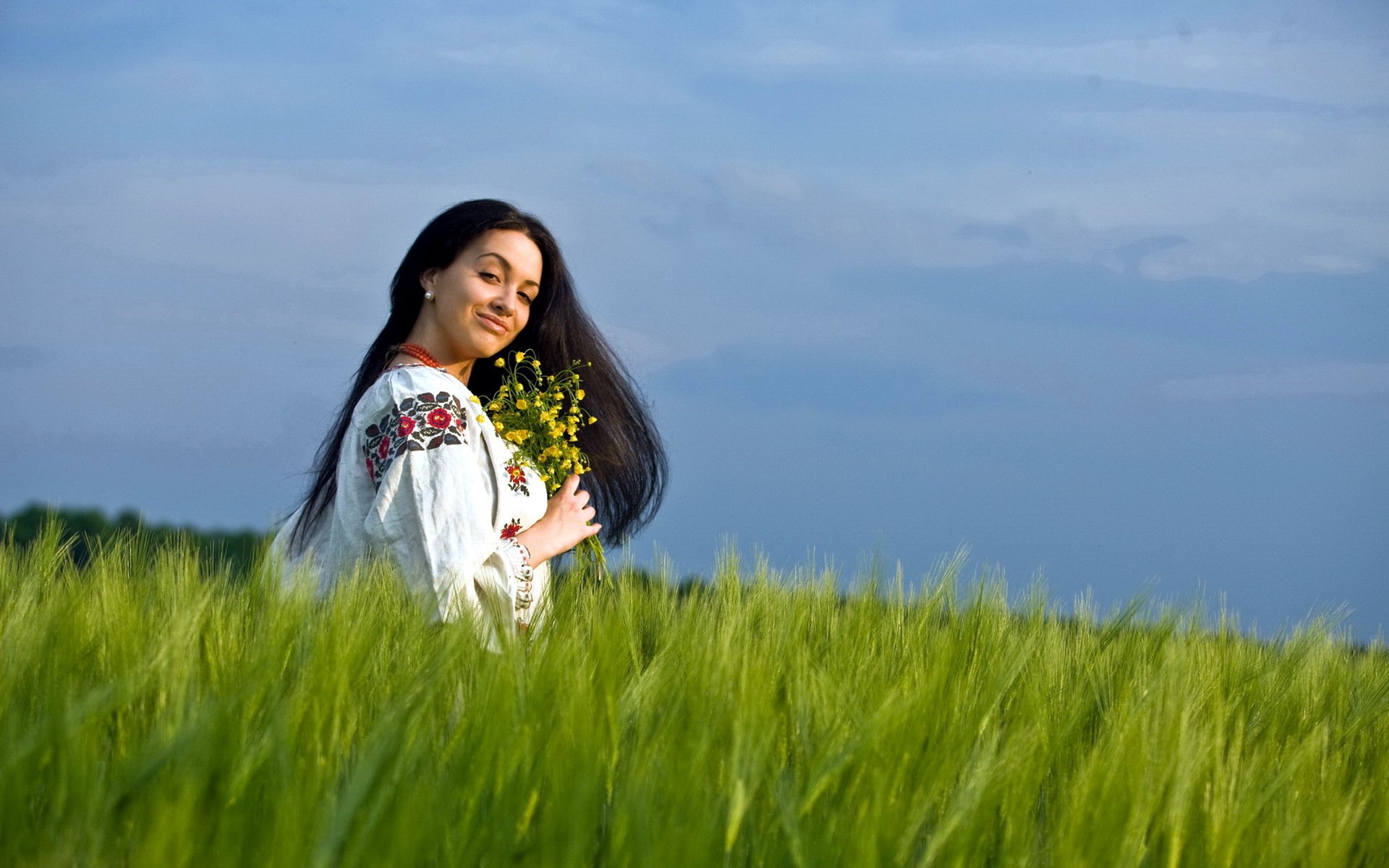 Girls in Slavic costumes in Sorokaba