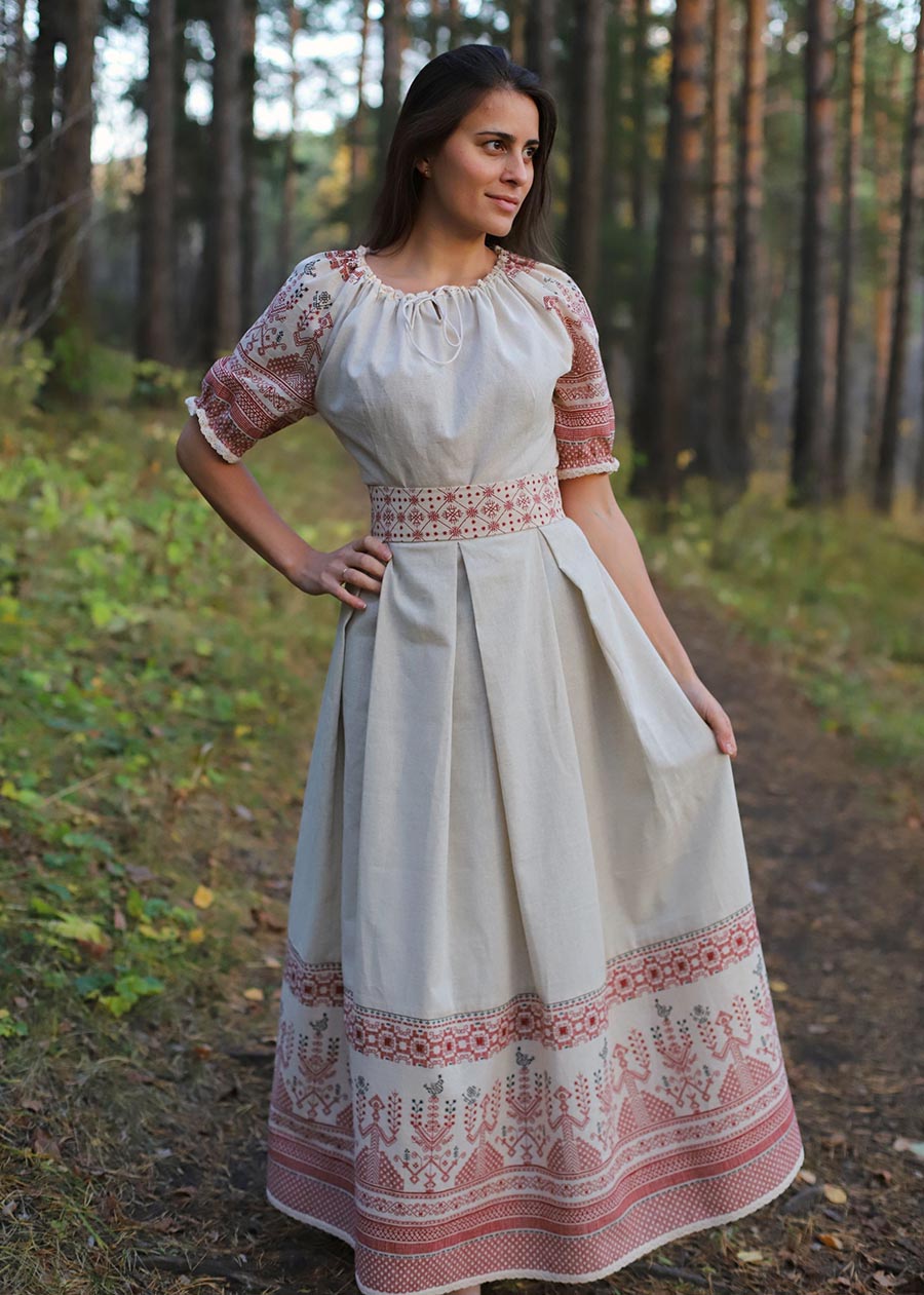Girls in Slavic costumes in Sorokaba