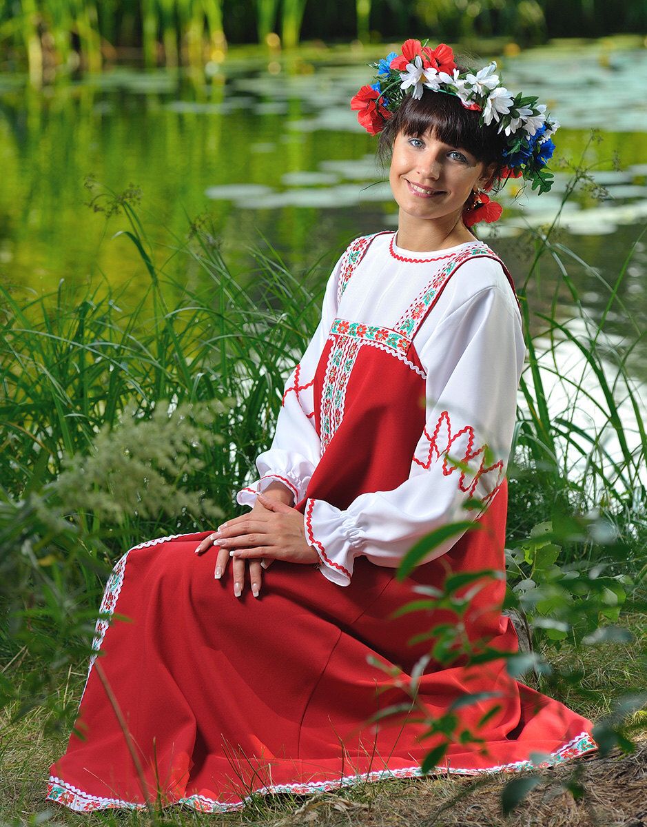 Beautiful girl Girls in Slavic costumes in Sorokaba