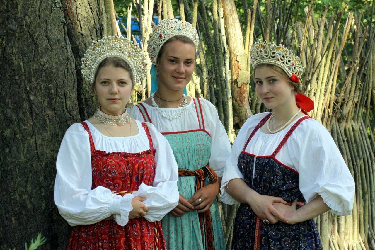 Sexy model Girls in Slavic costumes in Sorokaba