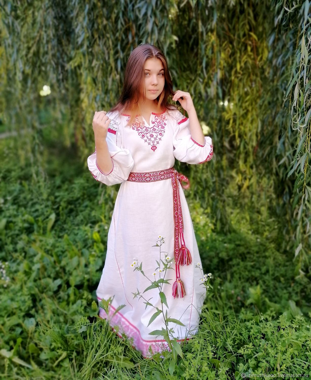 Girl Girls in Slavic costumes in Sorokaba